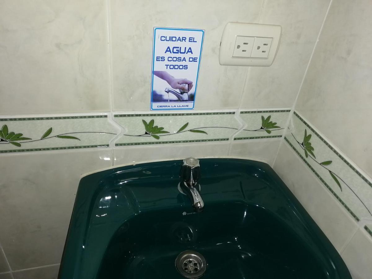 Hostal Los Lirios Loja Zewnętrze zdjęcie