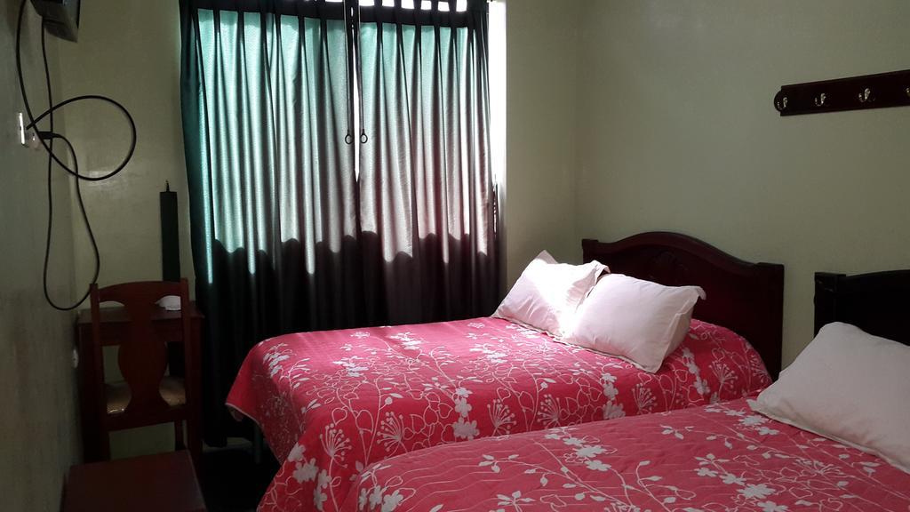 Hostal Los Lirios Loja Zewnętrze zdjęcie