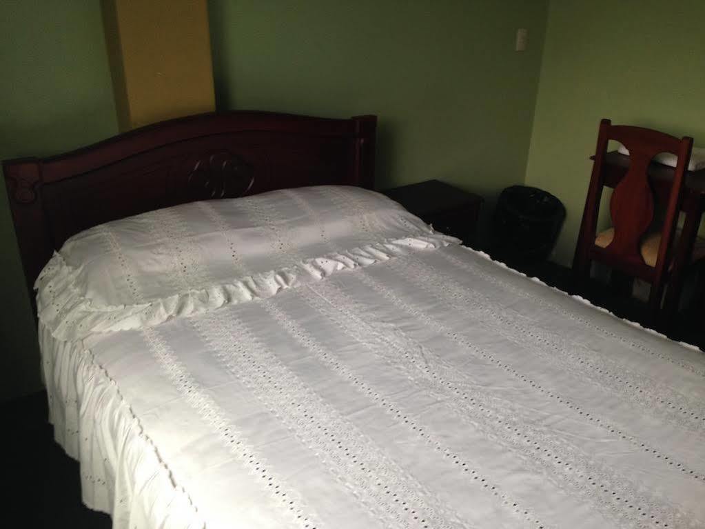 Hostal Los Lirios Loja Zewnętrze zdjęcie
