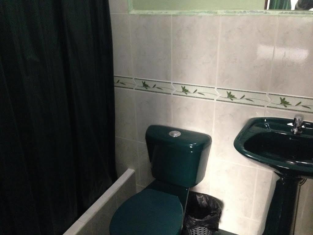 Hostal Los Lirios Loja Zewnętrze zdjęcie