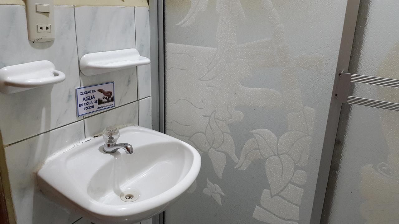 Hostal Los Lirios Loja Zewnętrze zdjęcie