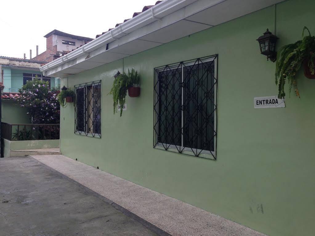 Hostal Los Lirios Loja Zewnętrze zdjęcie